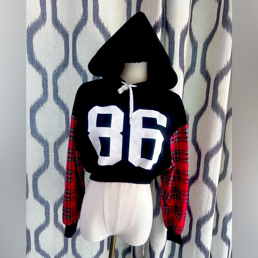 Juniors XS Black and red plaid cropped hoodie
